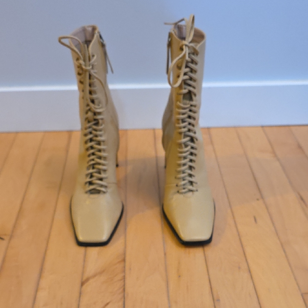 Women's Tan Leather Lace-up Boots